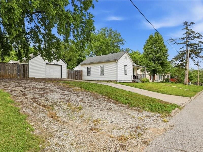 115 E Morse Avenue — photo 2