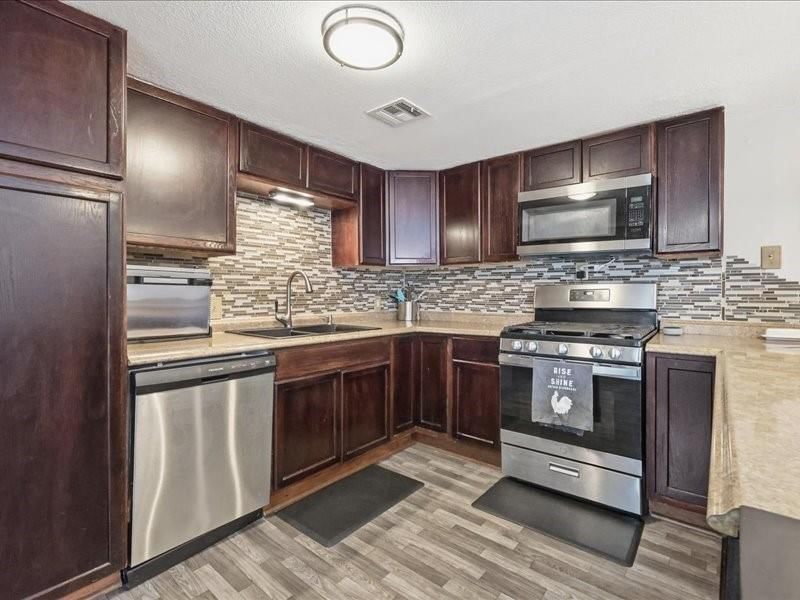 115 E Morse Avenue — photo 11