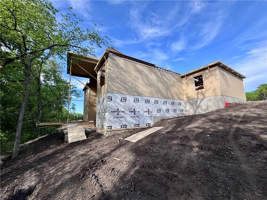 8638 Eagle Creek Drive — photo 2