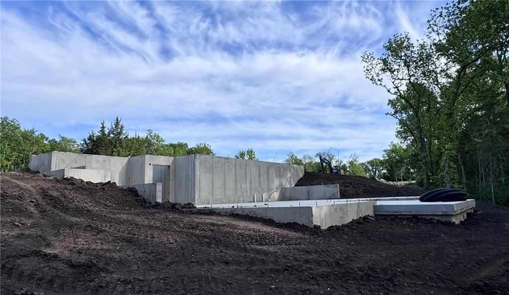 8646 Eagle Creek Drive — photo 2