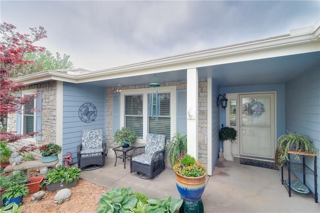 927 Jasara Circle — photo 2