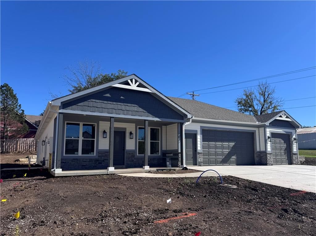 8675 Eagle Creek Drive, De Soto, KS