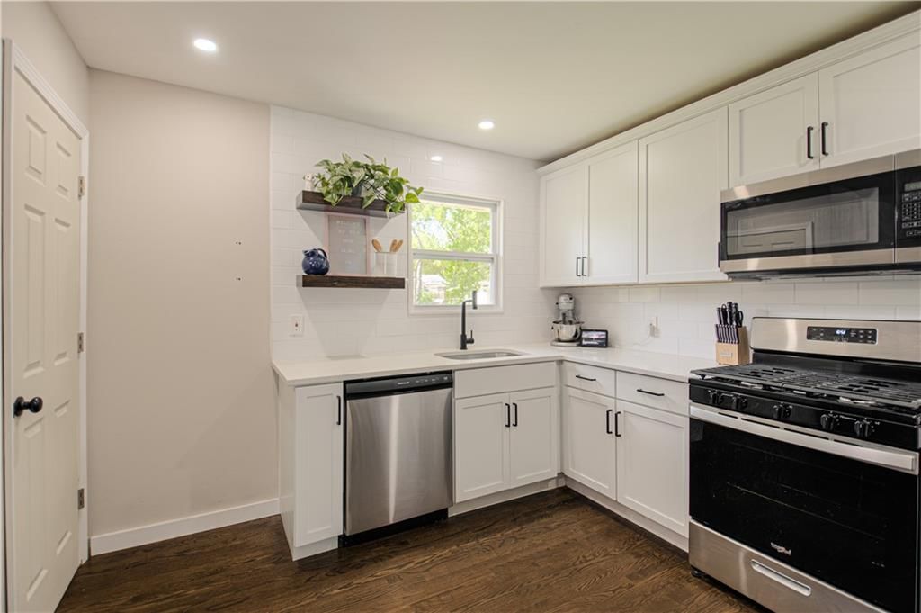 8159 NE 51st Street — photo 8