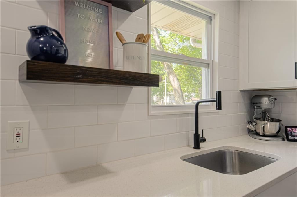 8159 NE 51st Street — photo 10