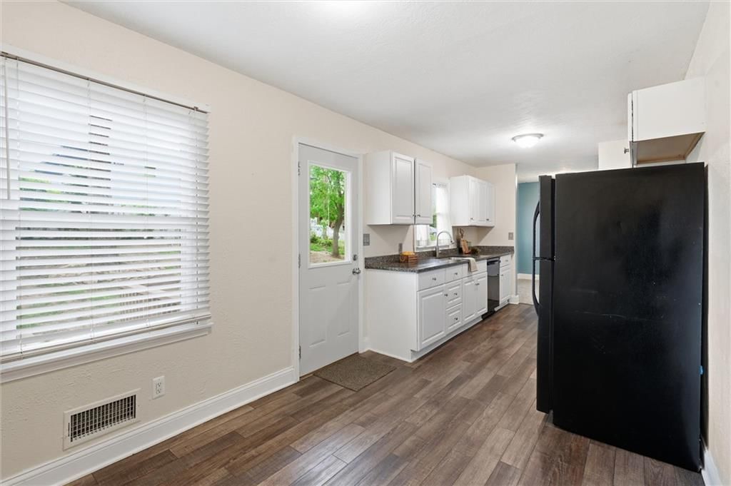 2902 W 7th Street — photo 8