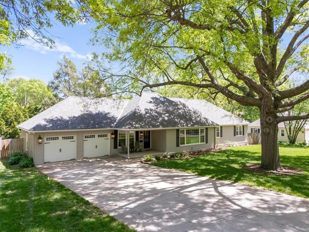 8601 Travis Street — photo 2
