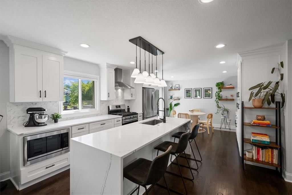 8601 Travis Street — photo 7