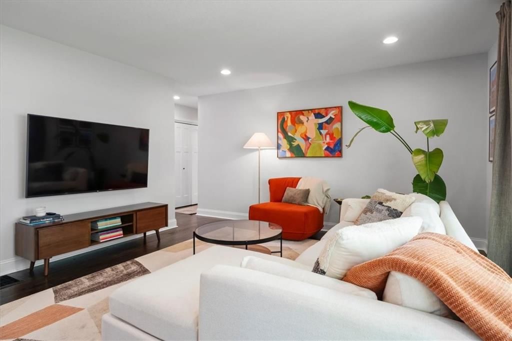 8601 Travis Street — photo 12