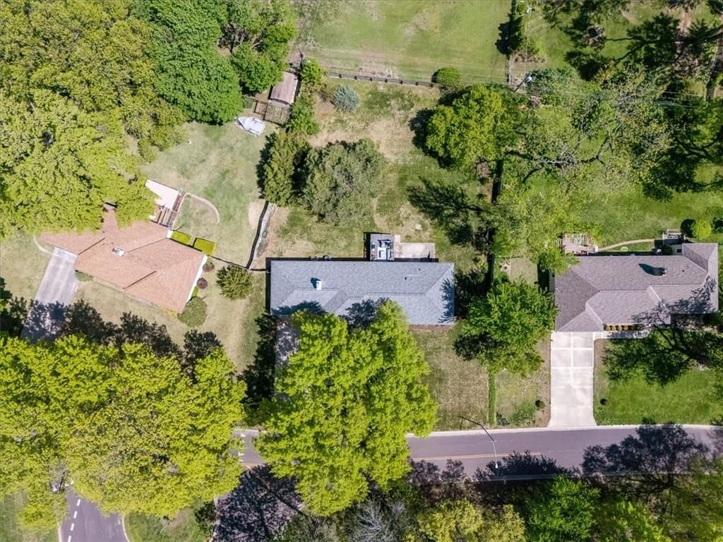 8601 Travis Street — photo 30
