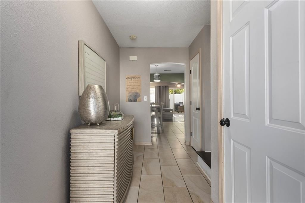 610 SW Shadow Glen Court — photo 3