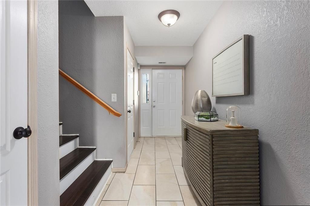 610 SW Shadow Glen Court — photo 4