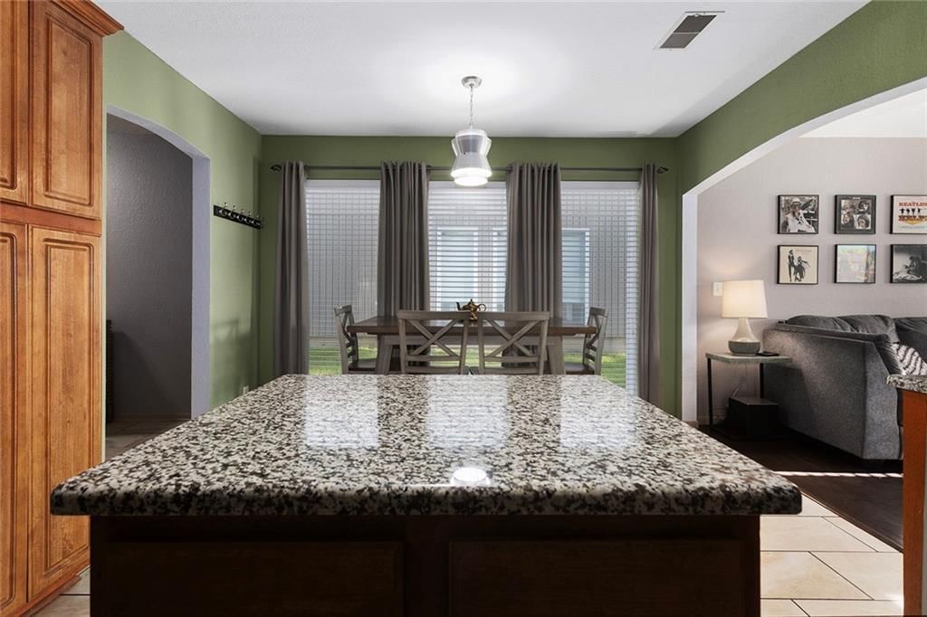 610 SW Shadow Glen Court — photo 8