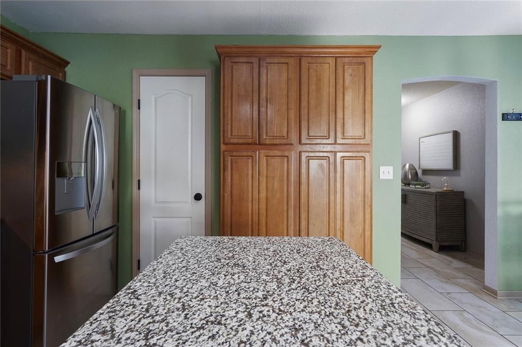 610 SW Shadow Glen Court — photo 11