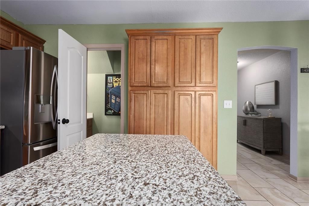 610 SW Shadow Glen Court — photo 12