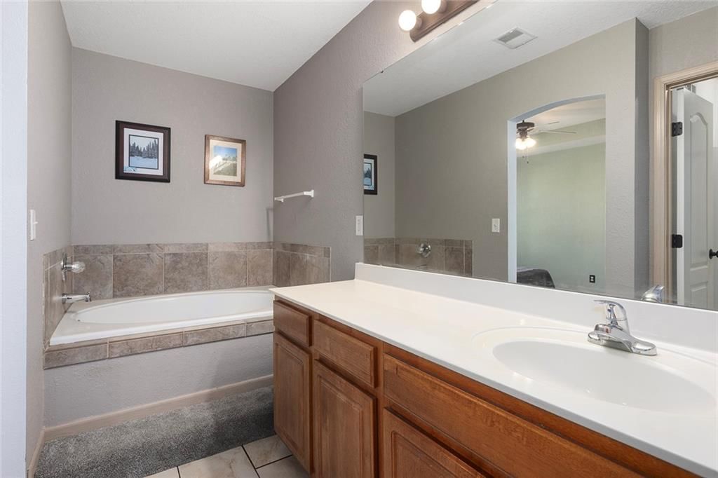 610 SW Shadow Glen Court — photo 22
