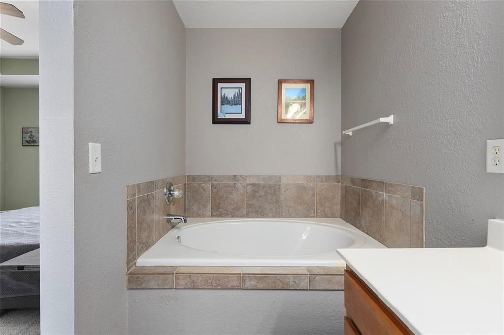 610 SW Shadow Glen Court — photo 24