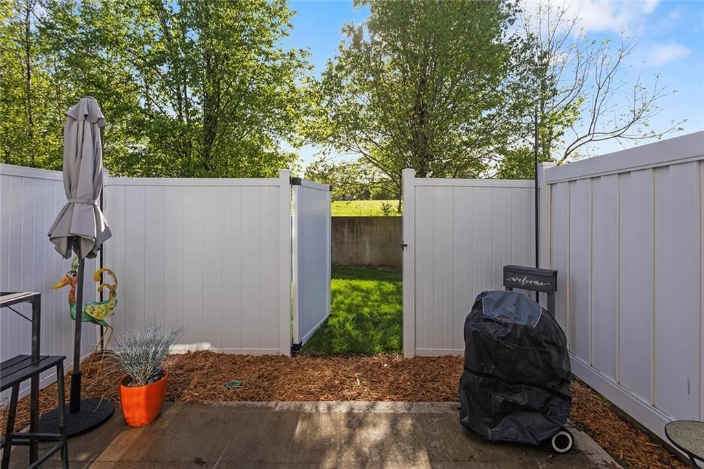 610 SW Shadow Glen Court — photo 34