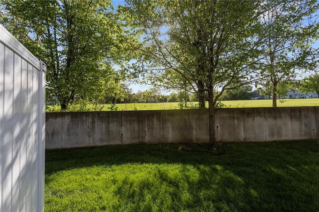 610 SW Shadow Glen Court — photo 37