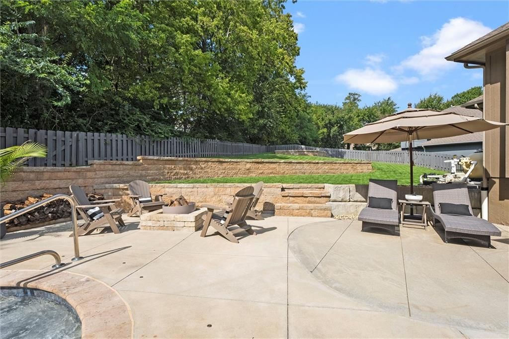 1301 NE TIMBERLINE Court — photo 17