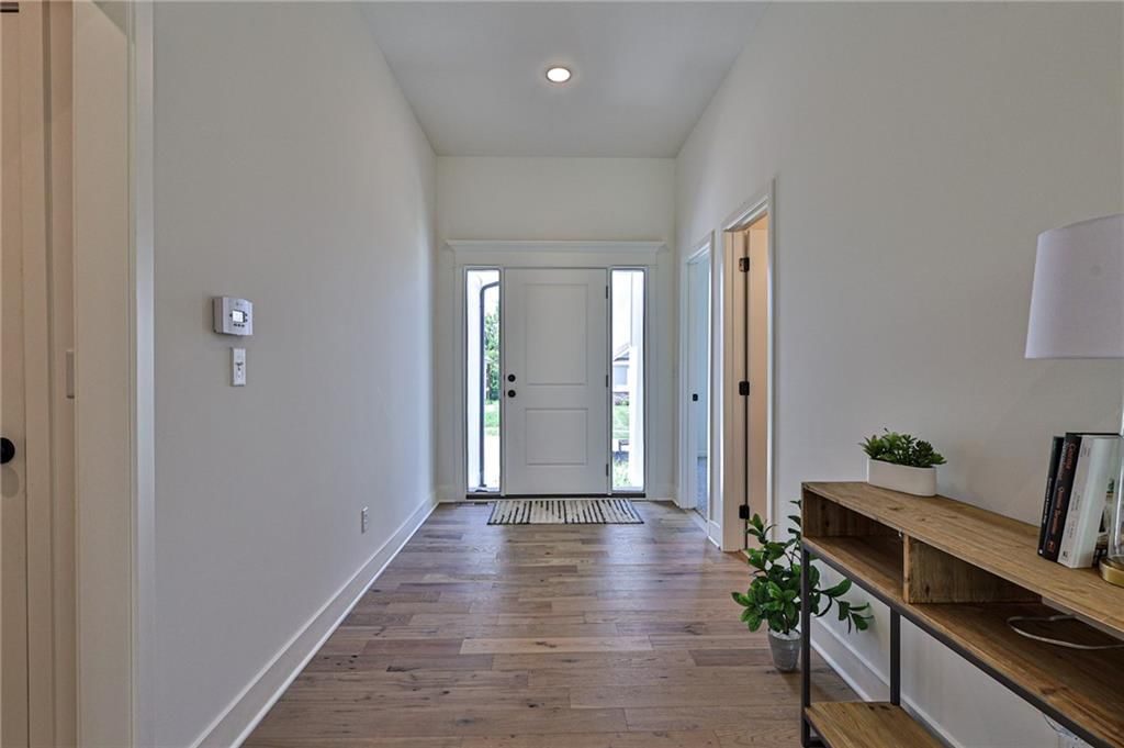 216 SW Chelmsford Drive — photo 3