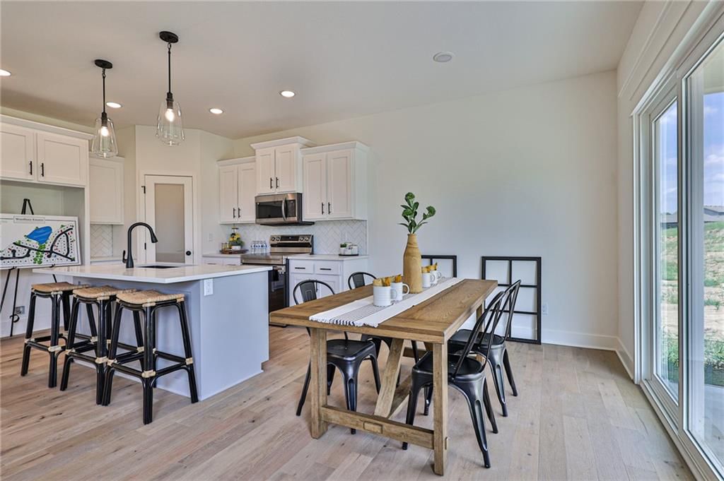 216 SW Chelmsford Drive — photo 9