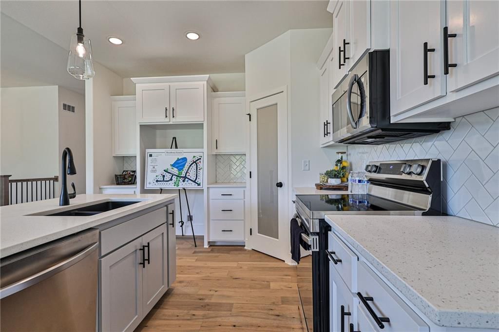 216 SW Chelmsford Drive — photo 11