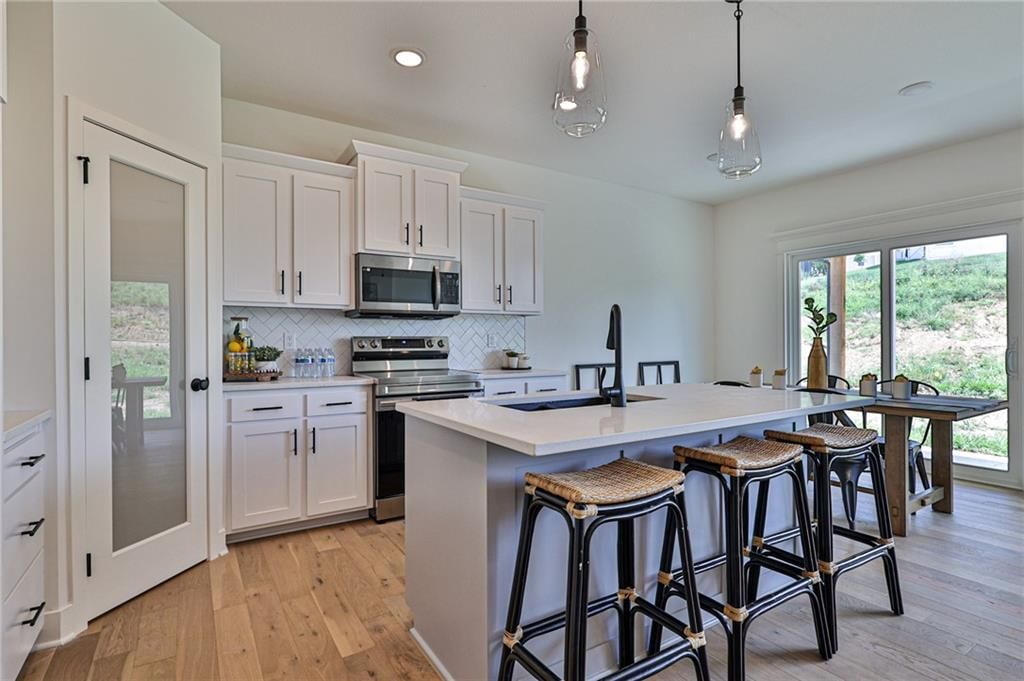 216 SW Chelmsford Drive — photo 12