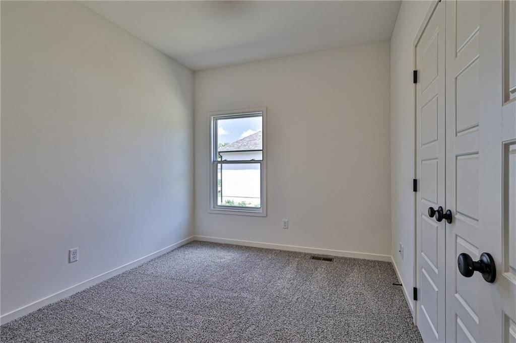 216 SW Chelmsford Drive — photo 24