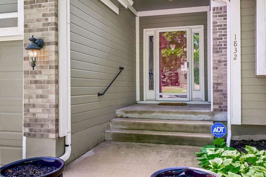 1832 NE Stonewood Drive — photo 2