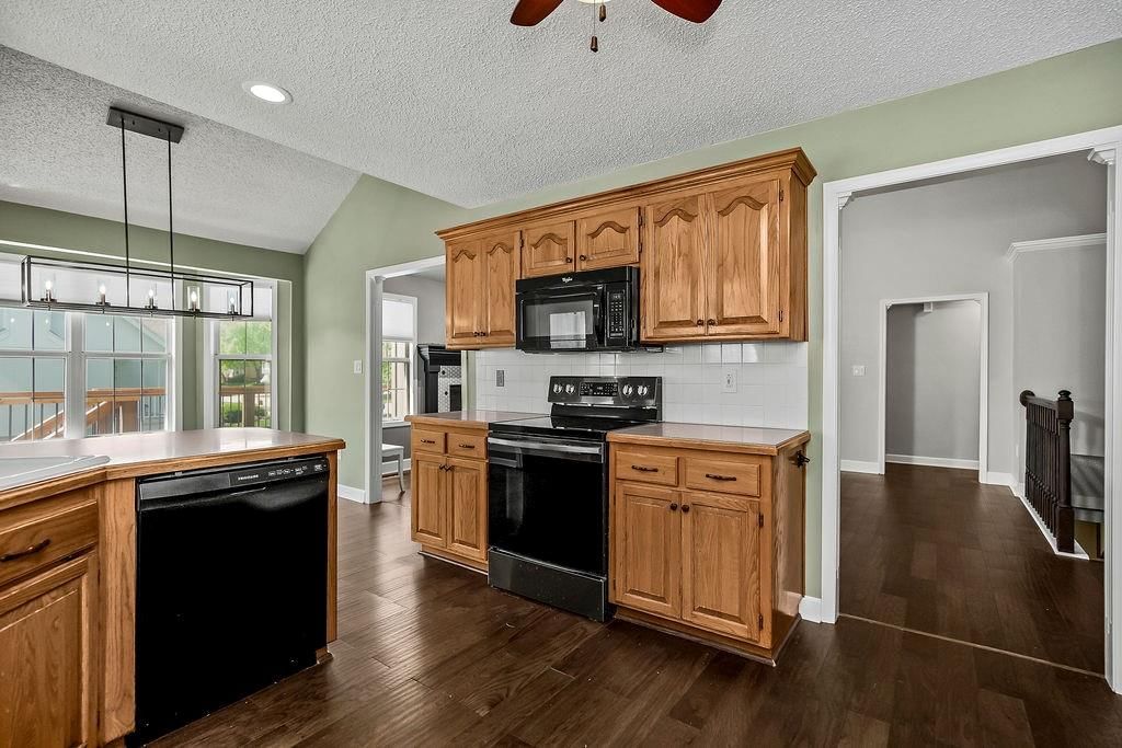 1832 NE Stonewood Drive — photo 11
