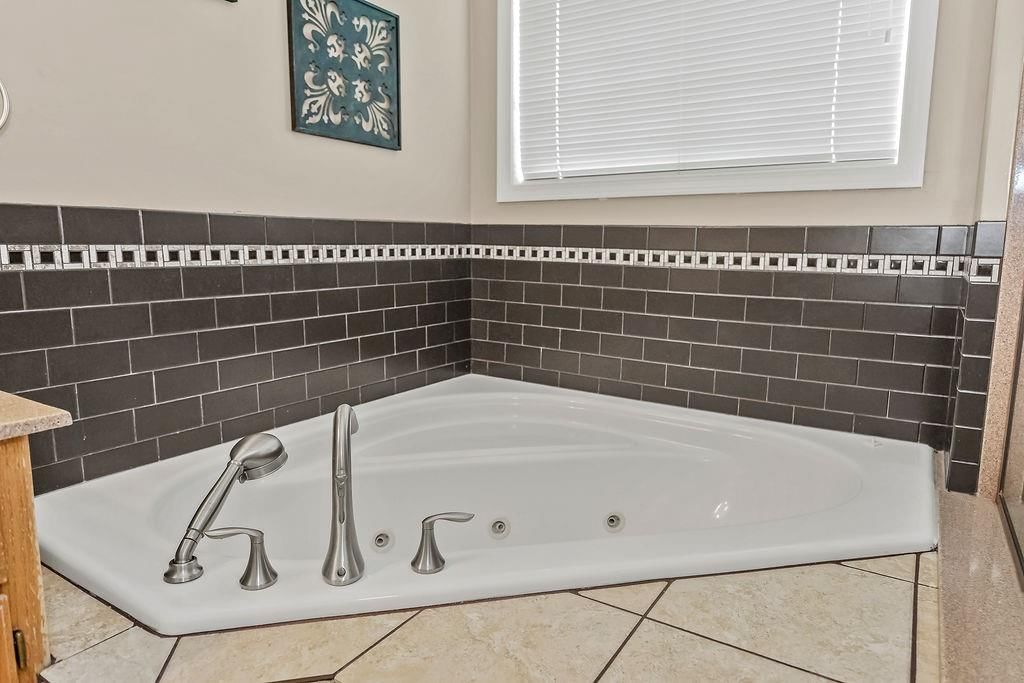 1832 NE Stonewood Drive — photo 19