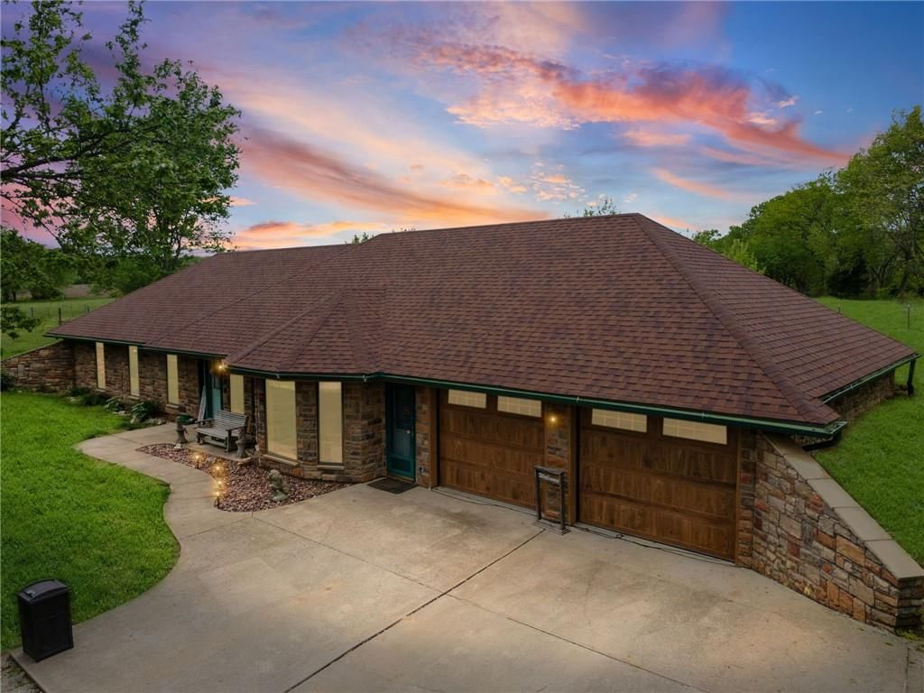 4021 Country Squire Road — photo 2