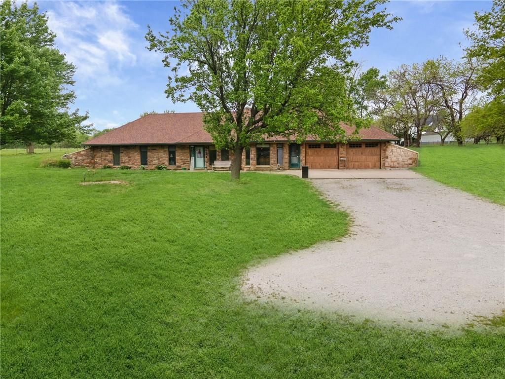 4021 Country Squire Road — photo 4