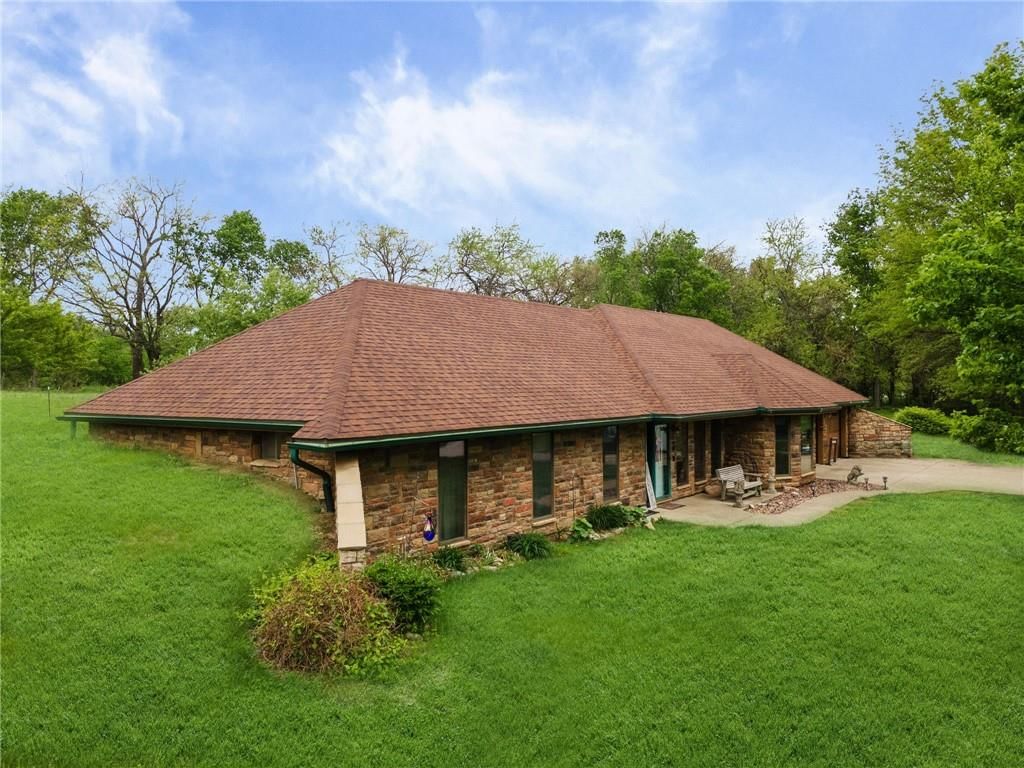 4021 Country Squire Road — photo 5