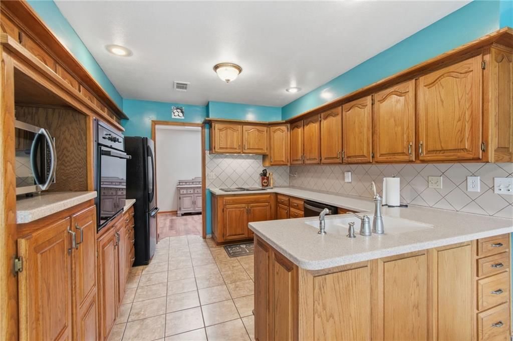 4021 Country Squire Road — photo 14