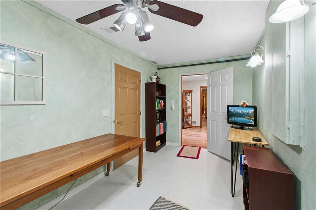 4021 Country Squire Road — photo 18