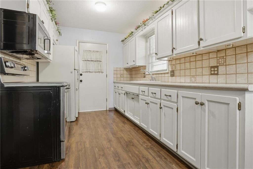 504 N Curtis Street — photo 9