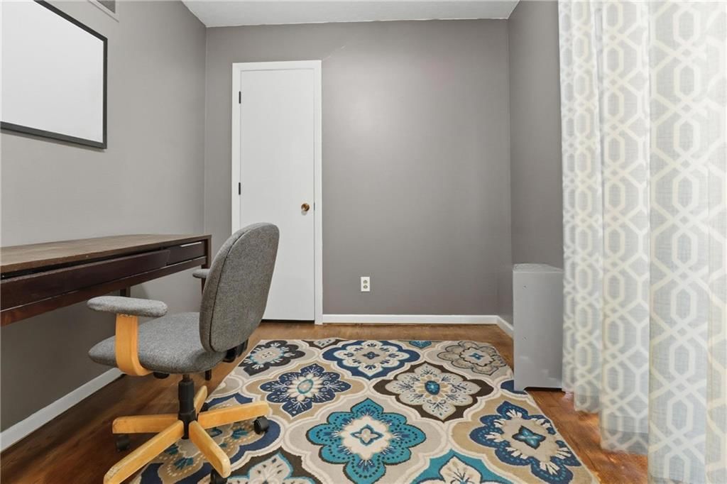 504 N Curtis Street — photo 26