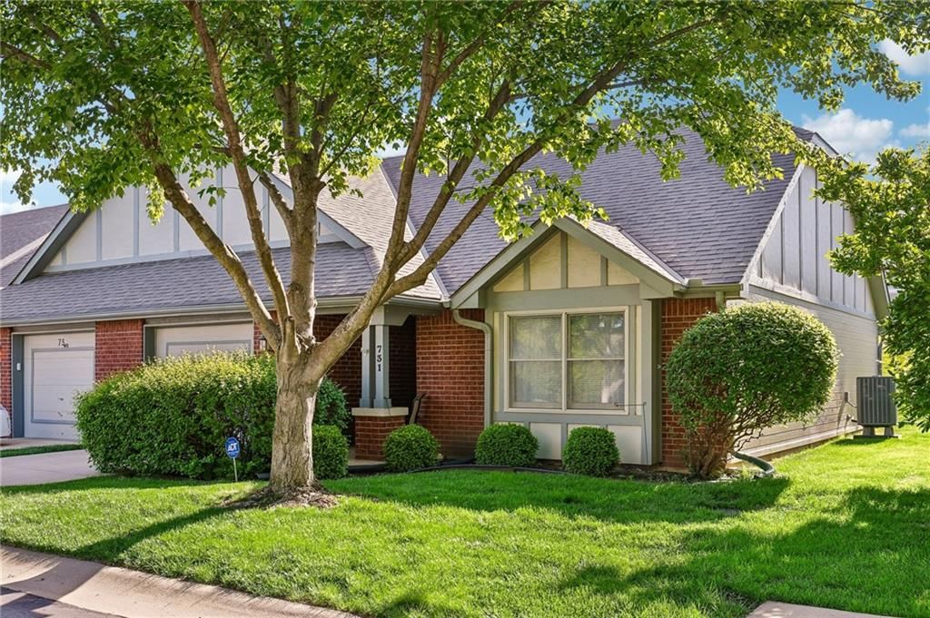 731 N Somerset Terrace — photo 2