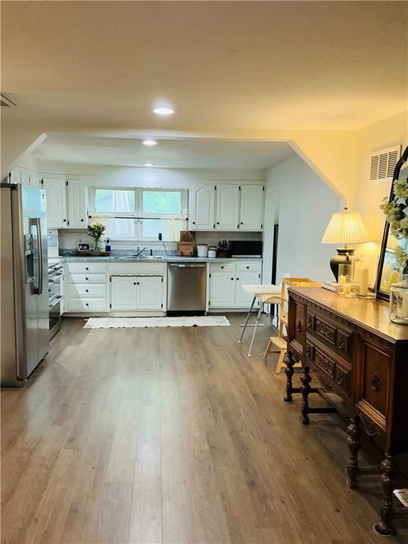 105 E Broad Street — photo 8