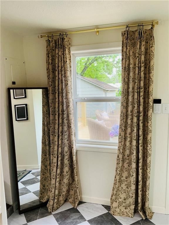 105 E Broad Street — photo 17