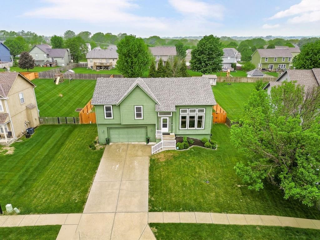 4416 N 121st Terrace — photo 3