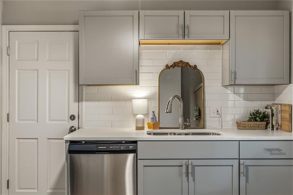 2625 W 47th Terrace — photo 19