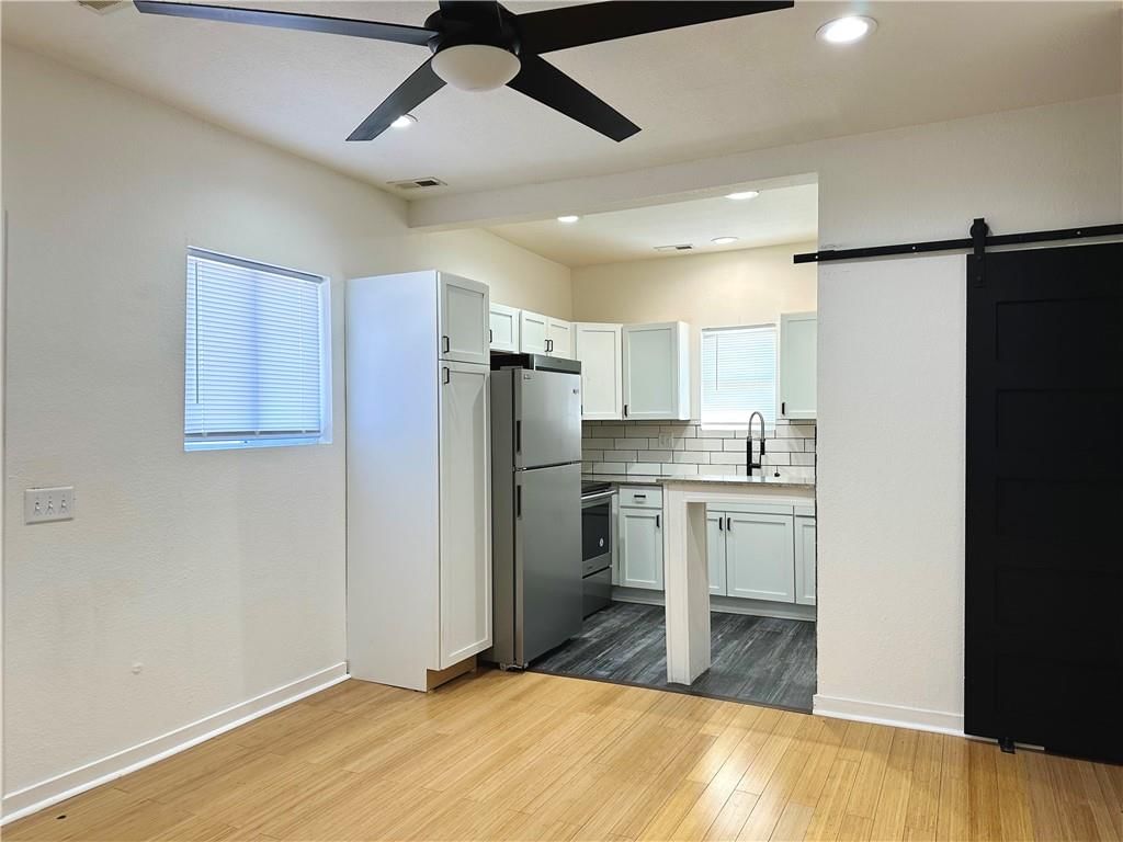 210 E Cherry Street — photo 5