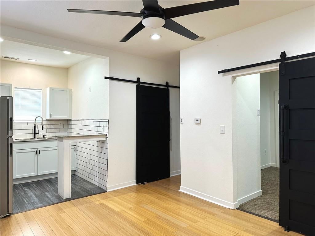 210 E Cherry Street — photo 6