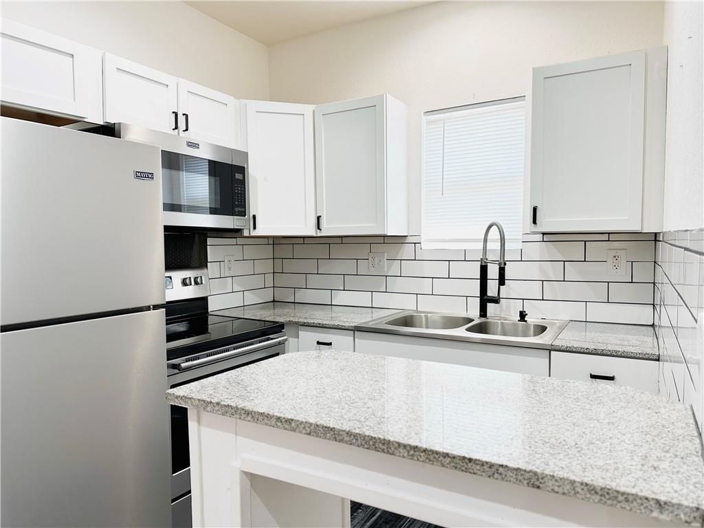 210 E Cherry Street — photo 7