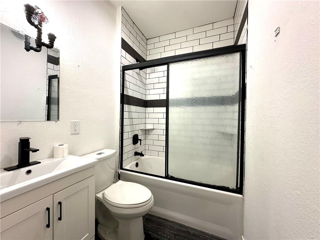 210 E Cherry Street — photo 10