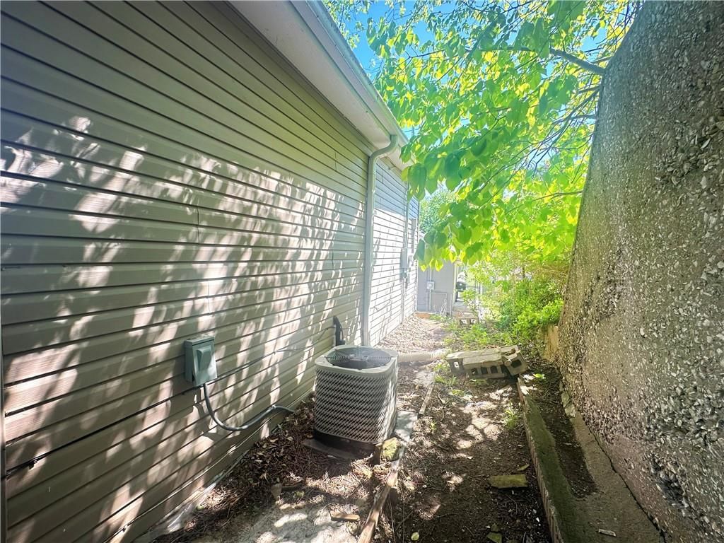 210 E Cherry Street — photo 13