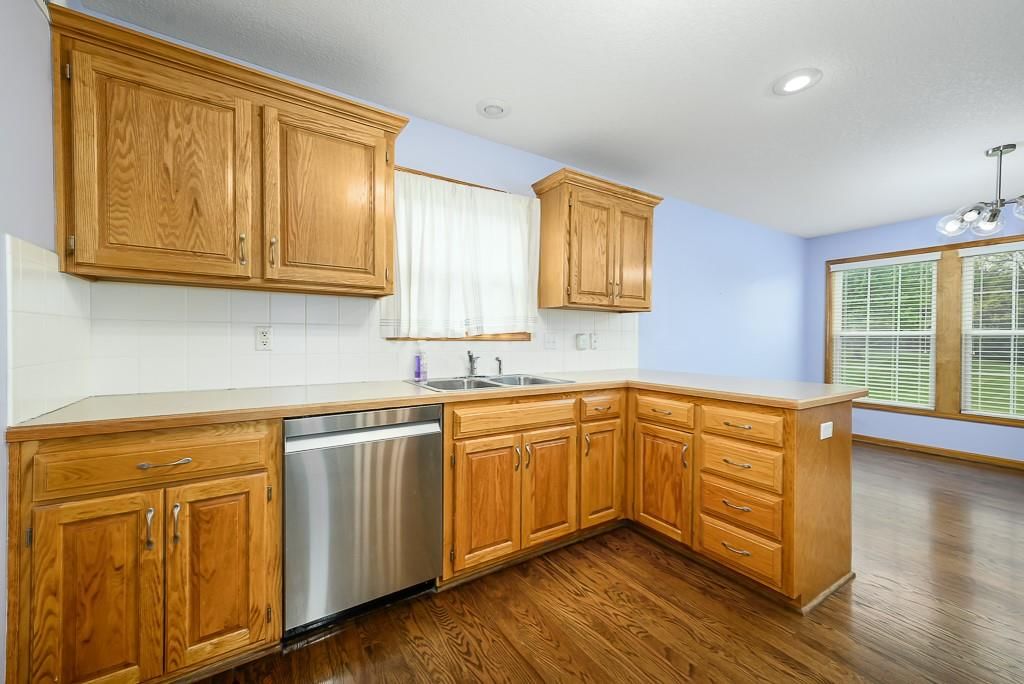 2502 N 100th Terrace — photo 10