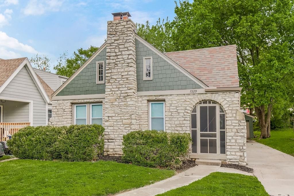 7229 Baltimore Avenue, Kansas City, MO